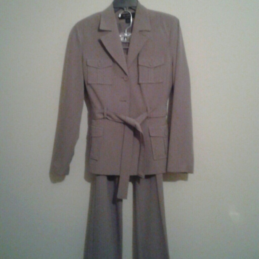 Pant suit